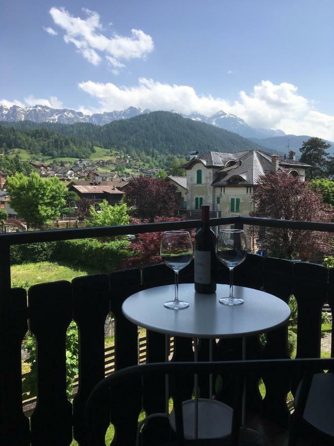 Апартаменти La Finestra Sulle Dolomiti - The Window To The Dolomites Фієра-ді-Прим'єро Екстер'єр фото